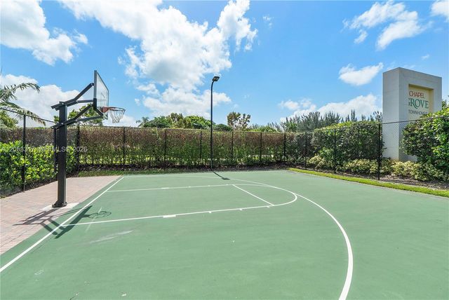 20914 NW 1st Dr, Pembroke Pines, FL 33029