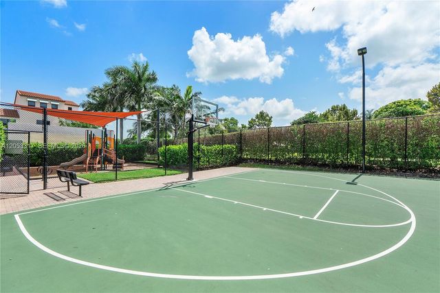 20914 NW 1st Dr, Pembroke Pines, FL 33029