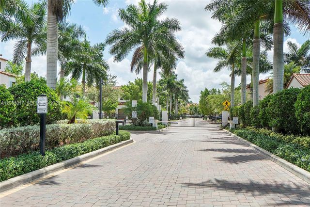 20914 NW 1st Dr, Pembroke Pines, FL 33029