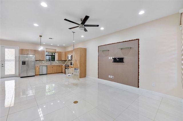 20914 NW 1st Dr, Pembroke Pines, FL 33029