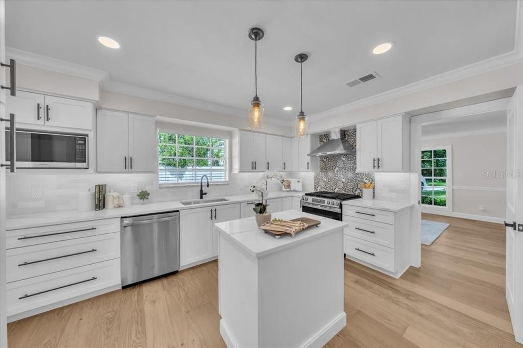 Image 11 of property listing at 4512 S FERNCROFT CIRCLE, Tampa, FL 33629