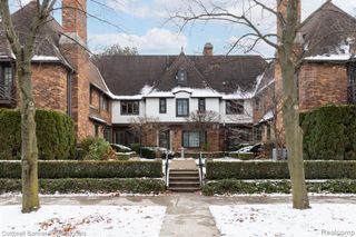 42 Cranford Lane, Grosse Pointe, MI 48230