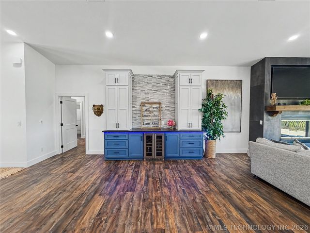 17884 W Running Springs Road, Park Hill, OK 74451
