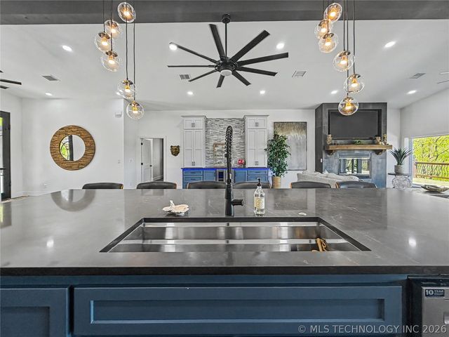 17884 W Running Springs Road, Park Hill, OK 74451