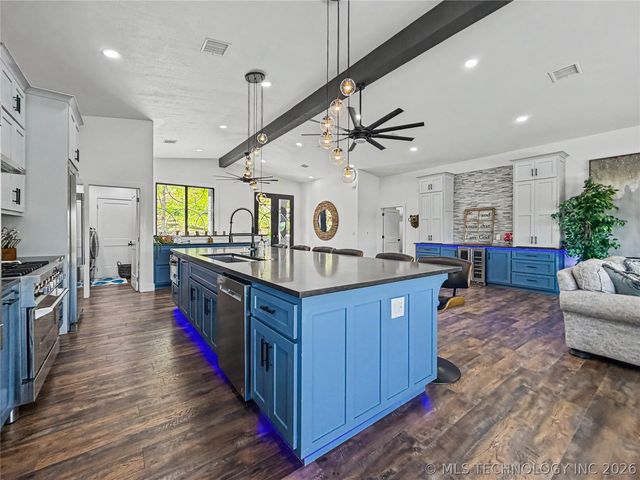 17884 W Running Springs Road, Park Hill, OK 74451