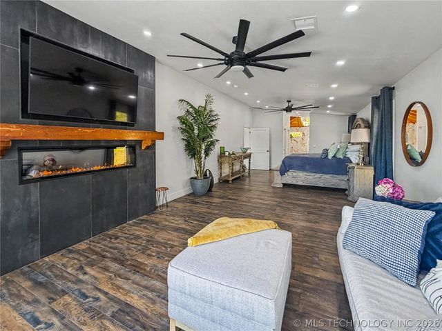 17884 W Running Springs Road, Park Hill, OK 74451