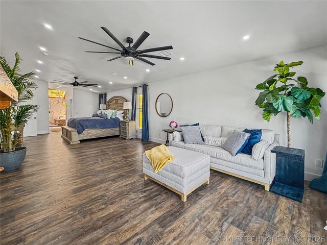 17884 W Running Springs Road, Park Hill, OK 74451