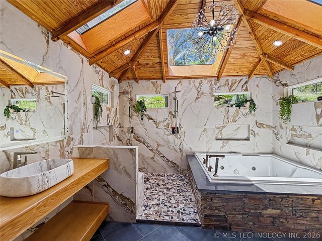 17884 W Running Springs Road, Park Hill, OK 74451