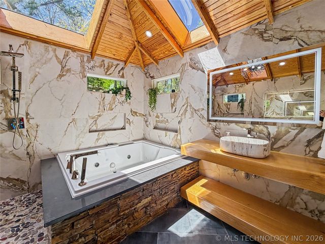 17884 W Running Springs Road, Park Hill, OK 74451