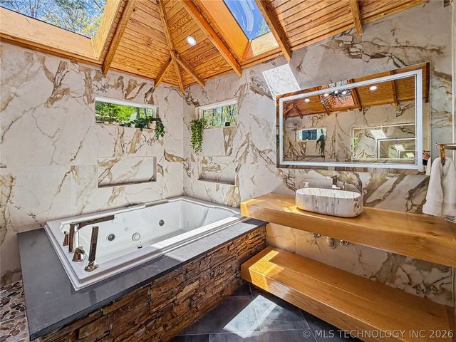 17884 W Running Springs Road, Park Hill, OK 74451