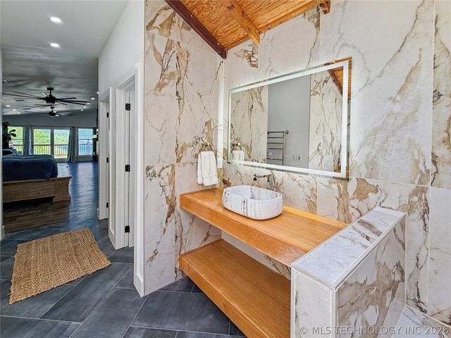 17884 W Running Springs Road, Park Hill, OK 74451