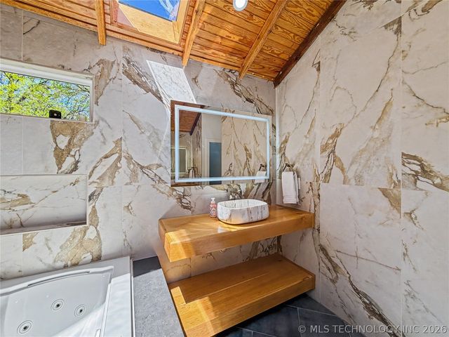 17884 W Running Springs Road, Park Hill, OK 74451