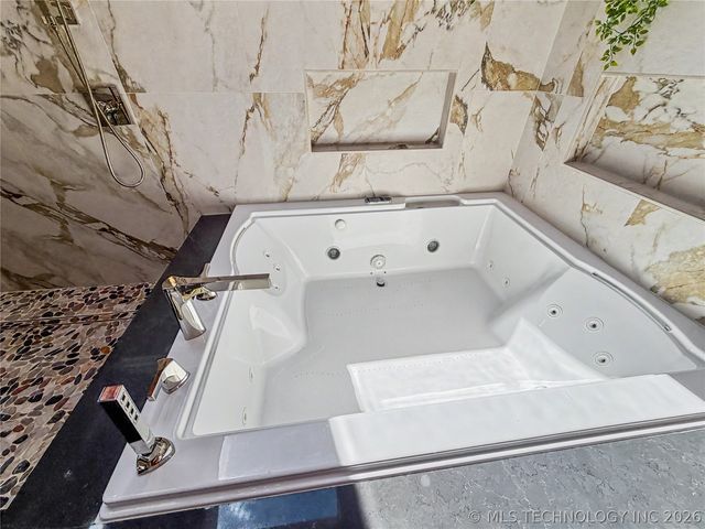 17884 W Running Springs Road, Park Hill, OK 74451