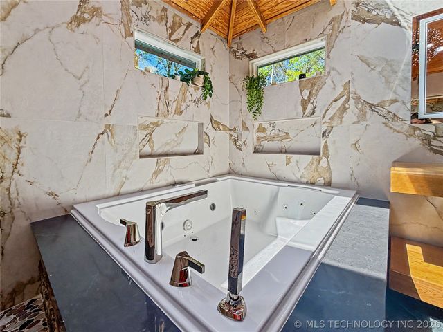 17884 W Running Springs Road, Park Hill, OK 74451