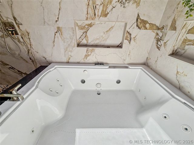 17884 W Running Springs Road, Park Hill, OK 74451