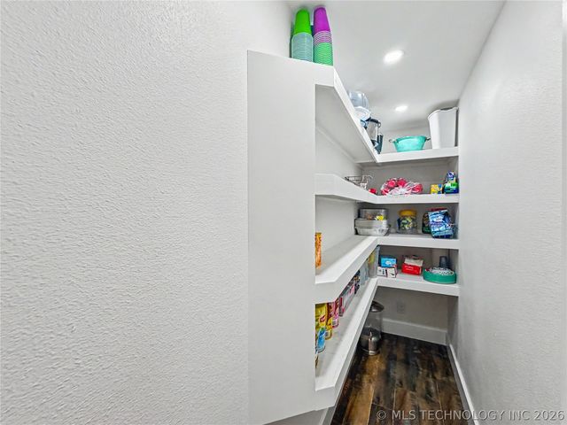17884 W Running Springs Road, Park Hill, OK 74451