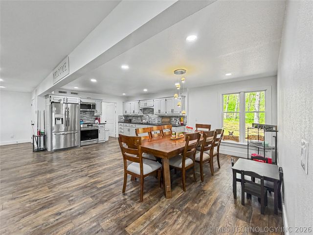 17884 W Running Springs Road, Park Hill, OK 74451