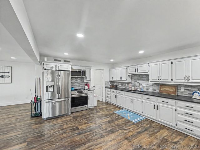 17884 W Running Springs Road, Park Hill, OK 74451