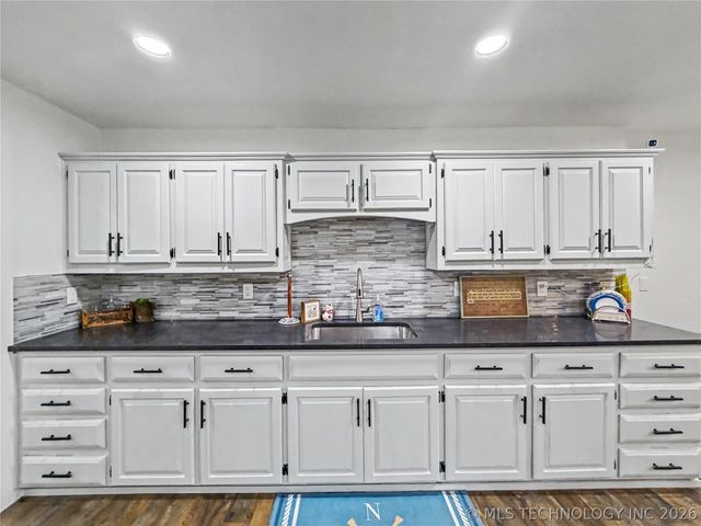 17884 W Running Springs Road, Park Hill, OK 74451