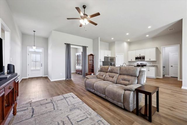 615 Cottonwood, Orange, TX 77630