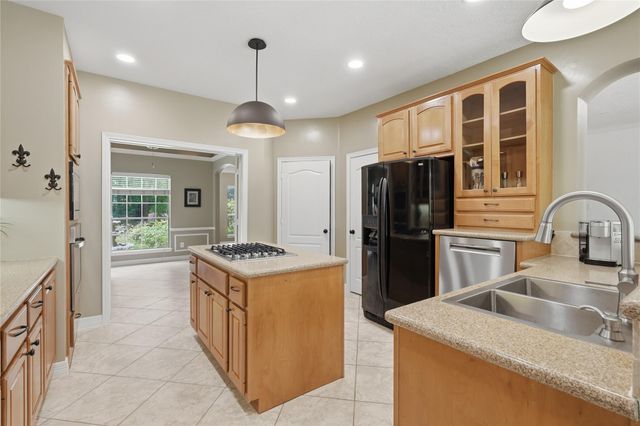 8766 Skyline Lane, Conroe, TX 77302