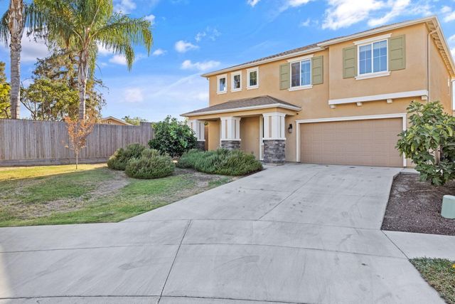 2015 N Hall Court, Visalia, CA 93291