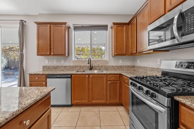 2015 N Hall Court, Visalia, CA 93291