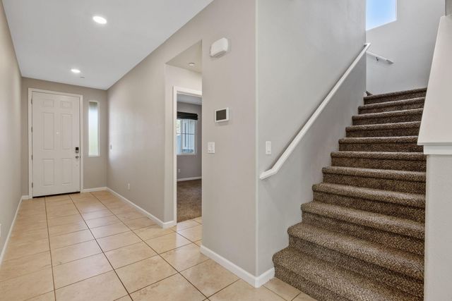 2015 N Hall Court, Visalia, CA 93291