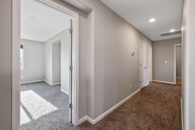 2015 N Hall Court, Visalia, CA 93291