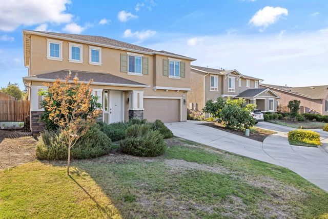 2015 N Hall Court, Visalia, CA 93291