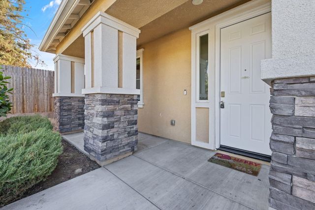 2015 N Hall Court, Visalia, CA 93291