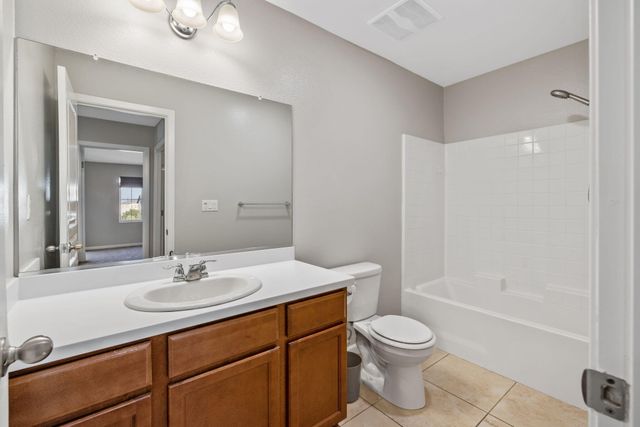 2015 N Hall Court, Visalia, CA 93291