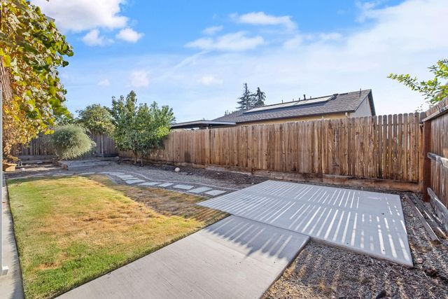 2015 N Hall Court, Visalia, CA 93291