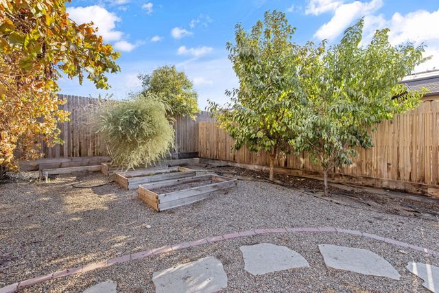 2015 N Hall Court, Visalia, CA 93291