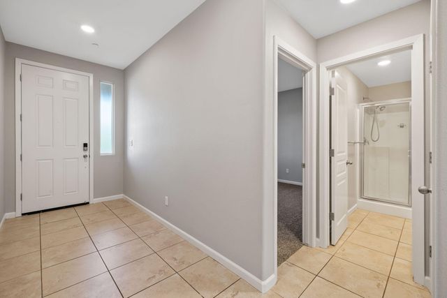 2015 N Hall Court, Visalia, CA 93291