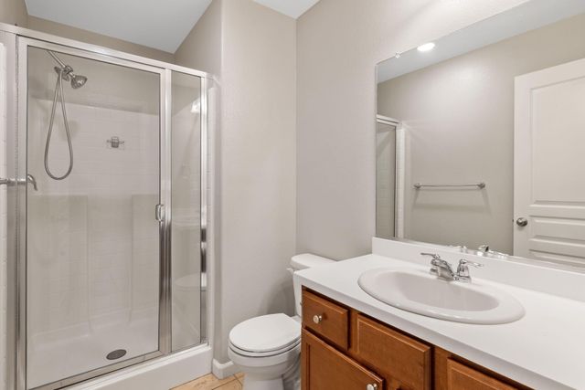 2015 N Hall Court, Visalia, CA 93291