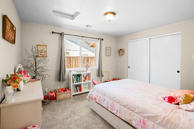 1242 Hawk Drive, Central Point, OR 97502