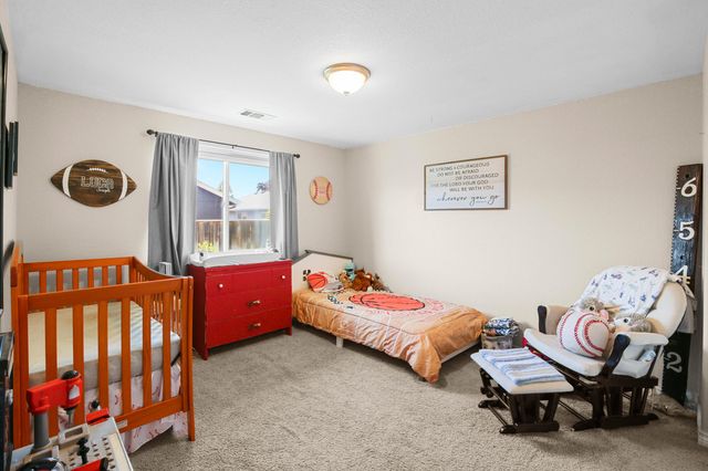1242 Hawk Drive, Central Point, OR 97502