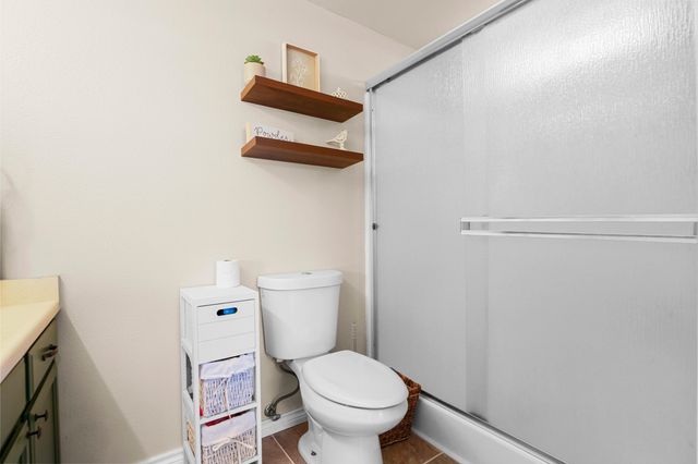 1242 Hawk Drive, Central Point, OR 97502