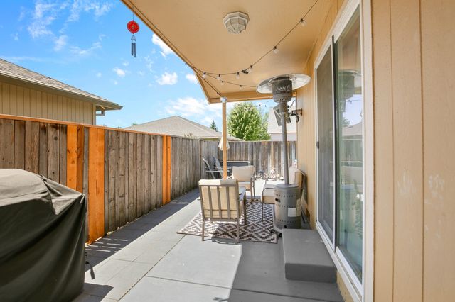 1242 Hawk Drive, Central Point, OR 97502