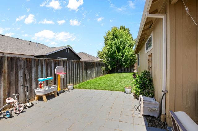 1242 Hawk Drive, Central Point, OR 97502