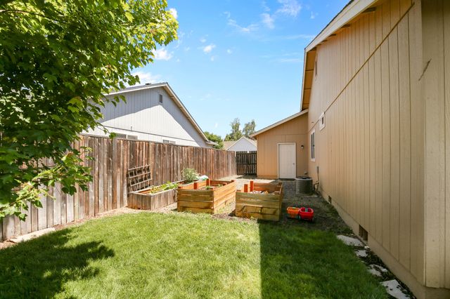 1242 Hawk Drive, Central Point, OR 97502