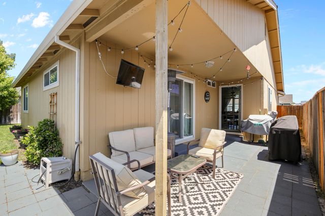1242 Hawk Drive, Central Point, OR 97502