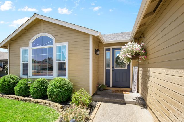 1242 Hawk Drive, Central Point, OR 97502