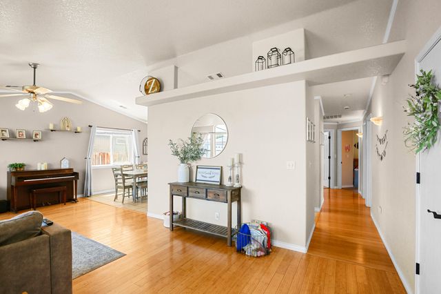 1242 Hawk Drive, Central Point, OR 97502