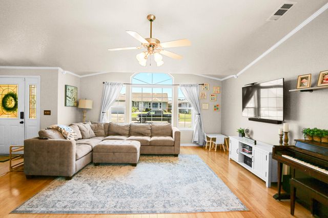 1242 Hawk Drive, Central Point, OR 97502