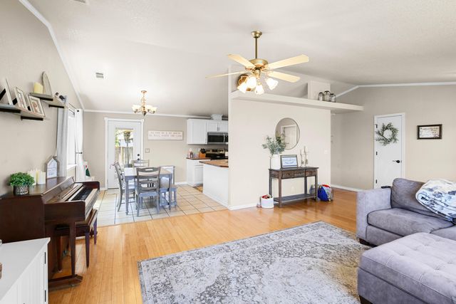 1242 Hawk Drive, Central Point, OR 97502