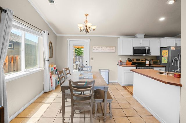 1242 Hawk Drive, Central Point, OR 97502