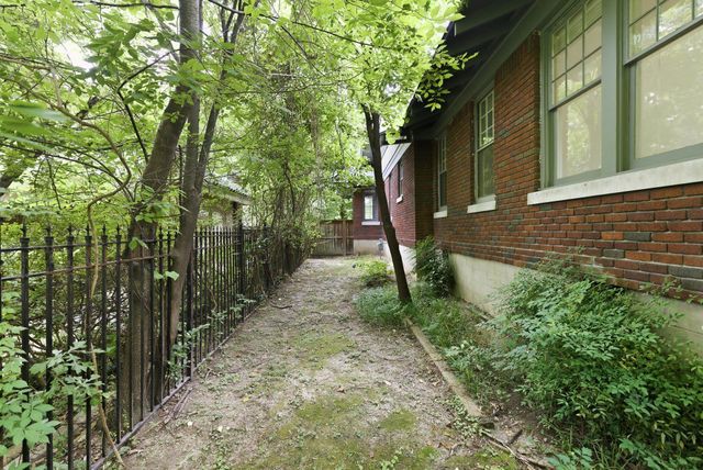 1830 FOREST AVE, Memphis, TN 38112