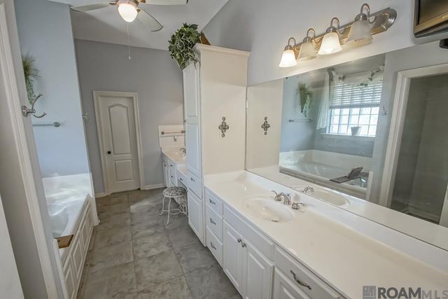 2039 Cypress Cove Ave, Zachary, LA 70791